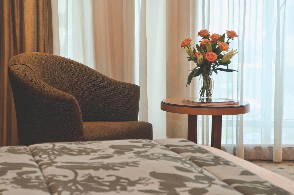 Wiseman Grand Hotel Doha Exterior photo A room at the hotel