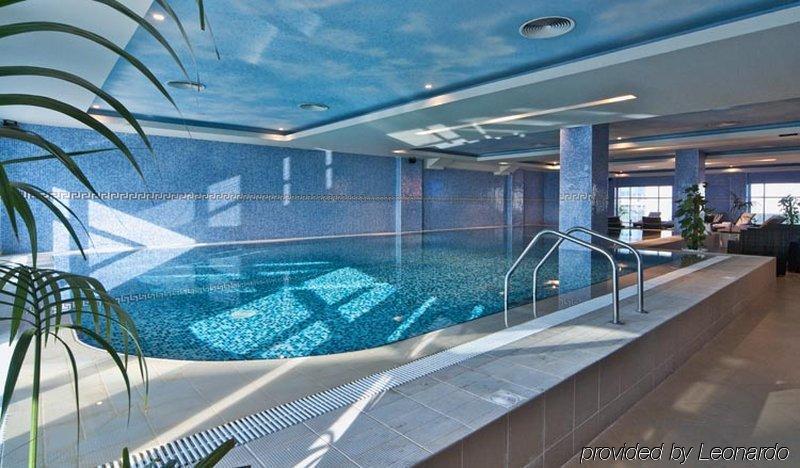 Wiseman Grand Hotel Doha Exterior photo The swimming pool