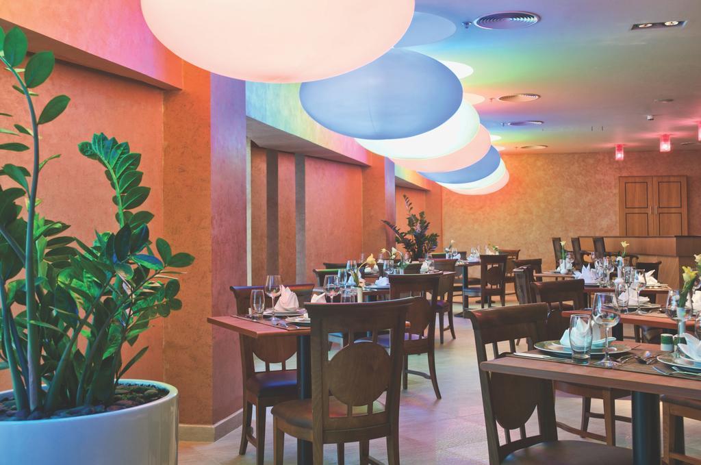 Wiseman Grand Hotel Doha Exterior photo The restaurant