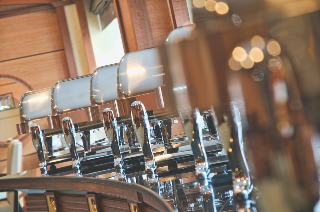 Wiseman Grand Hotel Doha Exterior photo Beer taps